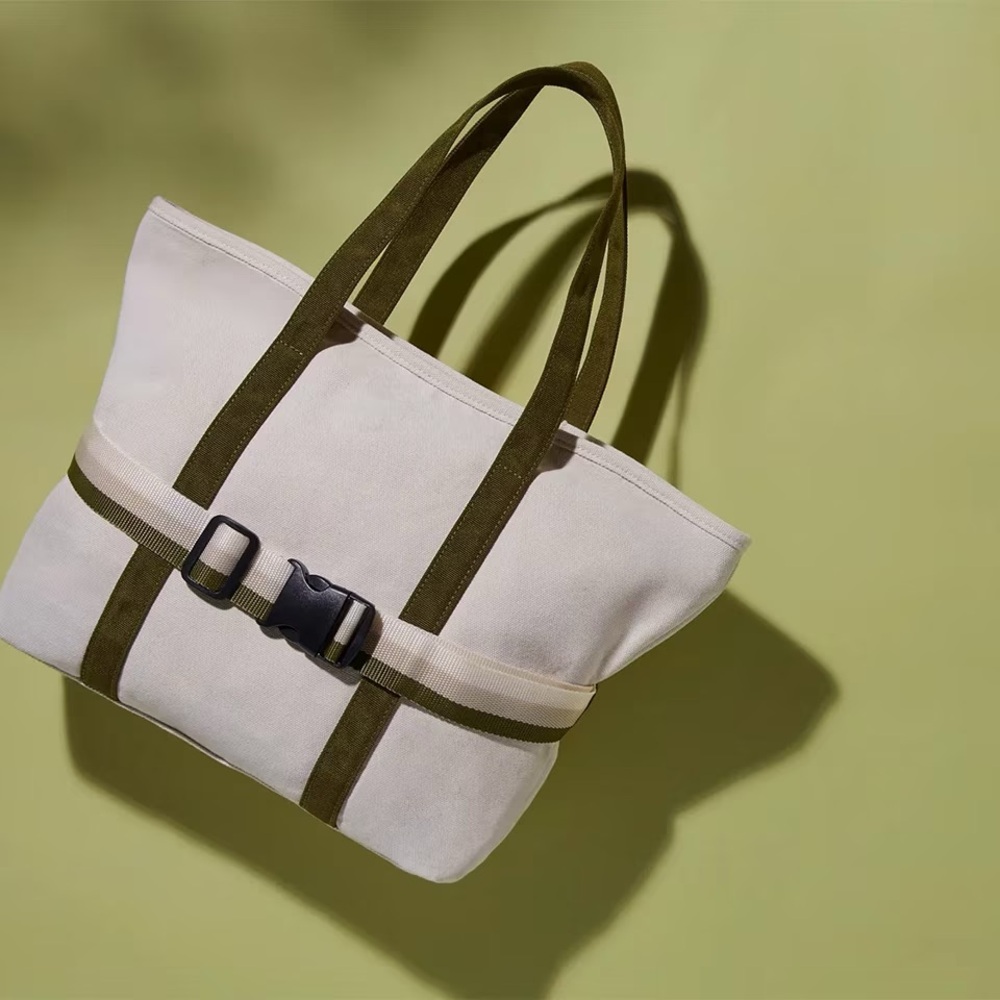 DSW Canvas Tote With Travel Band